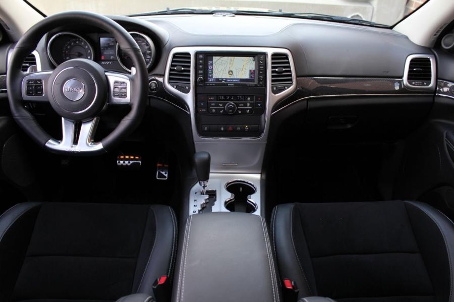  Jeep Grand Cherokee SRT8 2012 года  (фото 38 из 186)